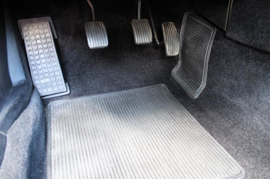 Детали интерьера Chrysler Conquest TSi 1987 года  (фото 66 из 137)